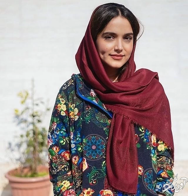 سارا باقری